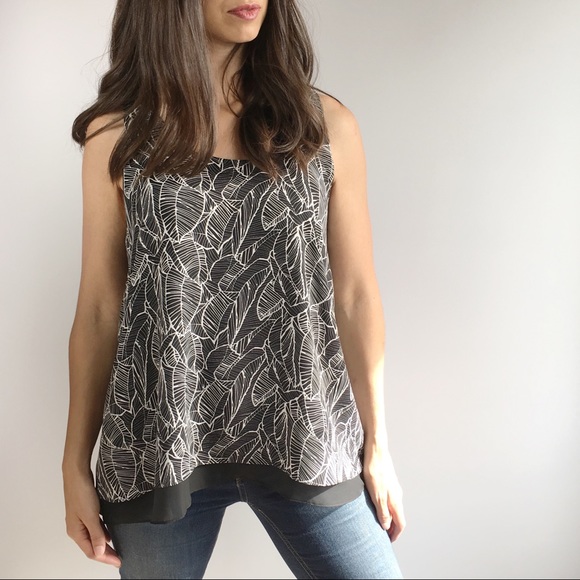 LOFT Tops - Loft Leaf Print Tank Top
